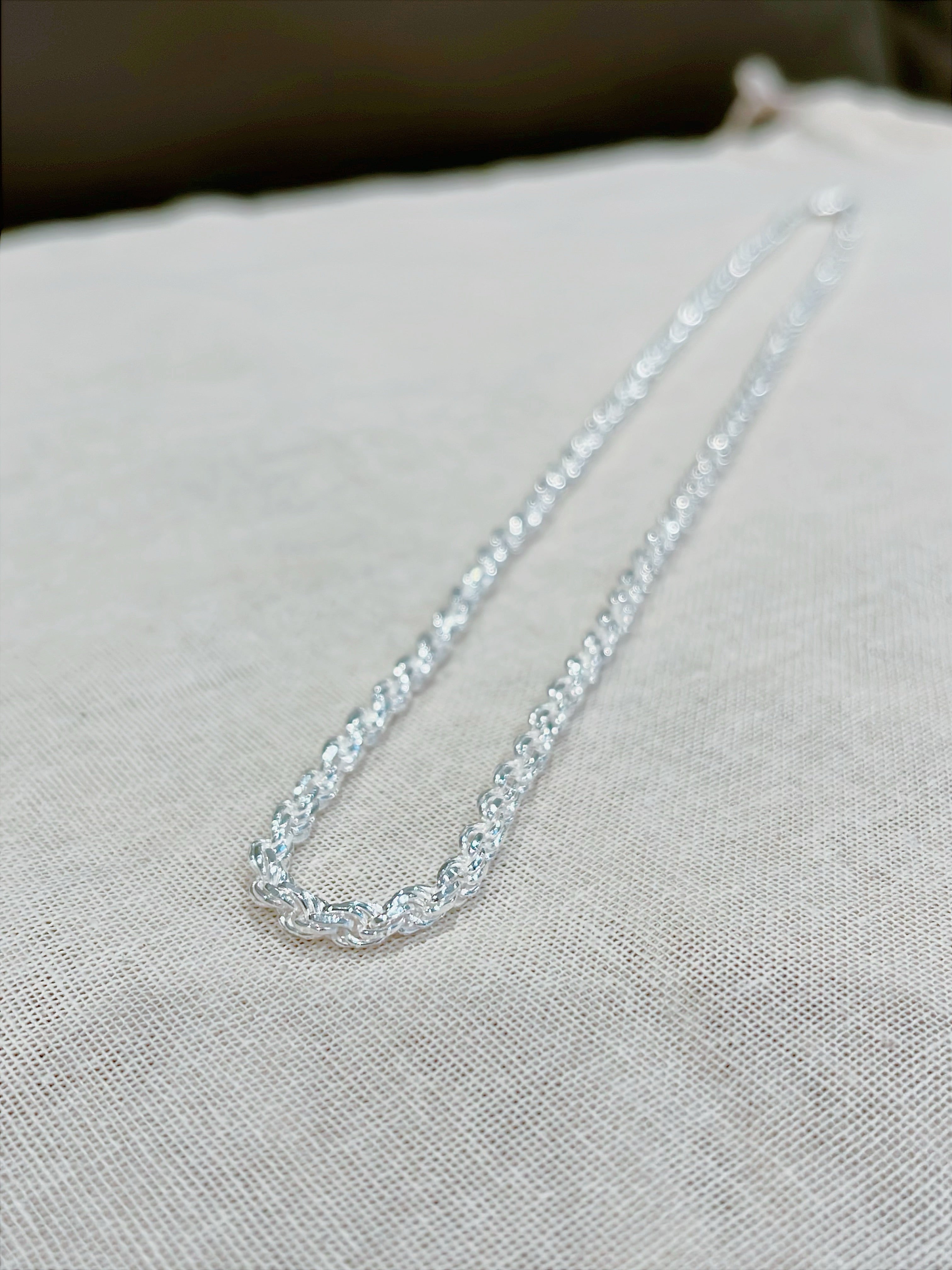 How to Choose the Perfect Sterling Silver Chain for Your Style - GLIMMERYN