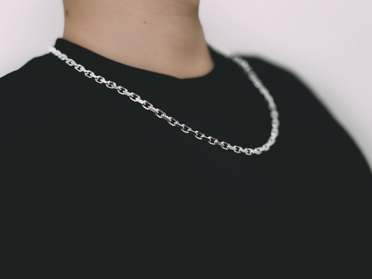 How to Clean a Sterling Silver Chain (And Keep It Looking New) - GLIMMERYN